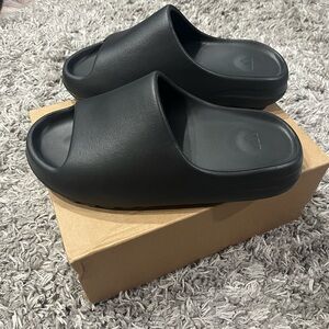 Adidas Yeezy slide size 11 onyx